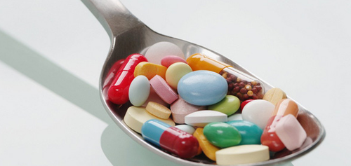 常備藥別急著吃，先看看有沒(méi)有變質(zhì)！